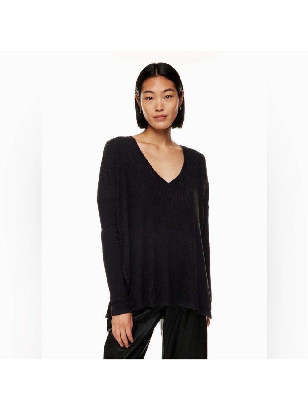 The Group Babaton Aritzia Traverse Black V Neck Top Size Large